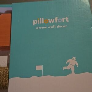 Arrow wall decor NWT